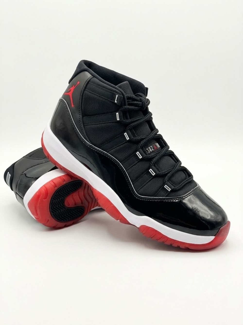 Men's High-Top Basketball Sneakers in Black/Red